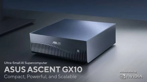 ASUS Ascent GX10 masaüstü yapay zeka süper bilgisayarı — önden görünüm, ön panelde güç düğmesi